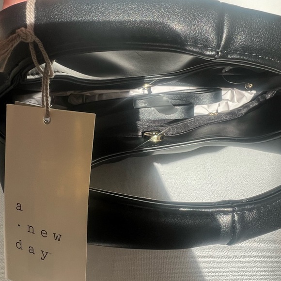 NWT Faux Leather Baguette - Picture 5 of 9